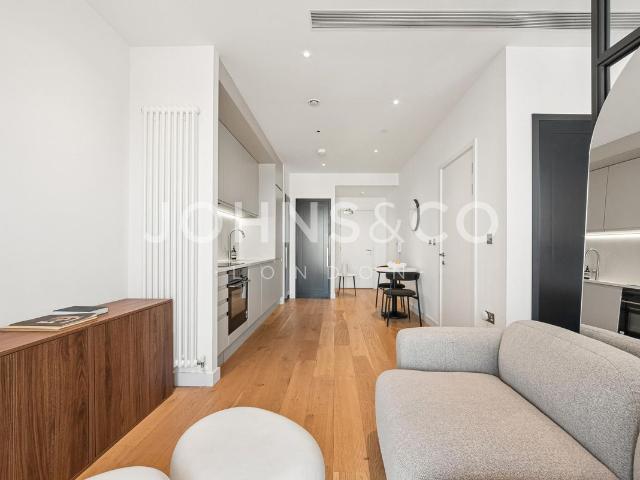 Studio for rent in London City Island, Blackwall