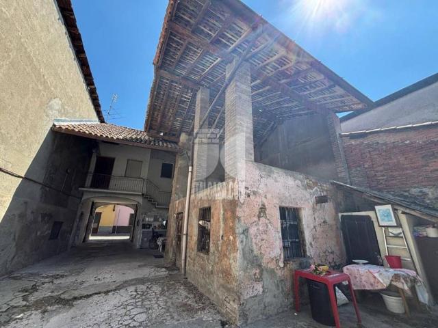 Rustico in vendita a Calvenzano, Lombardia