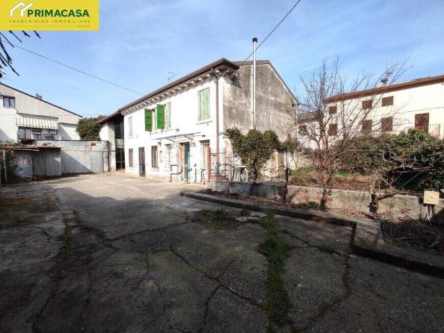 Rustico in vendita a Castel D'azzano, Veneto