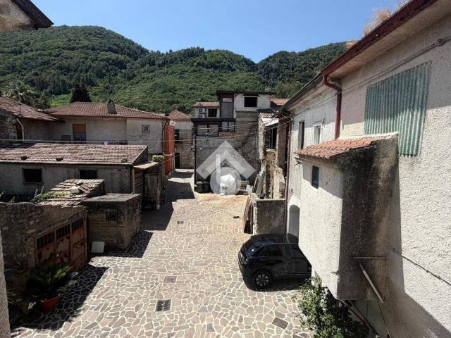 Rustico in vendita a Cervinara, Campania