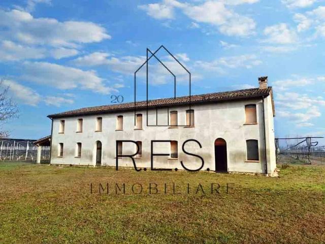 Rustico in vendita a Russi, Reggio Emilia