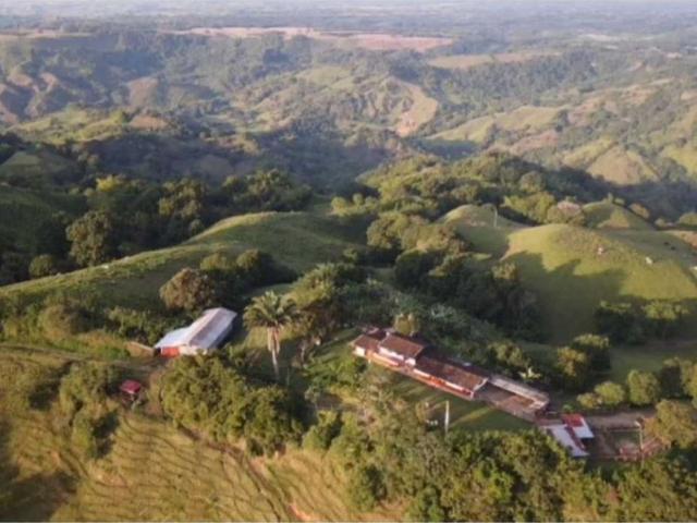 Cortijo de alto standing de 3072000 m2 en venta La Victoria, Departamento de Boyacá