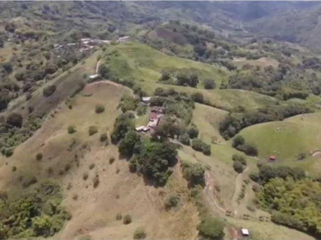 Cortijo de alto standing de 3072000 m2 en venta La Victoria, Departamento de Boyacá