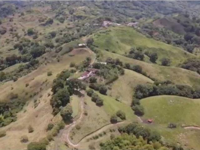 Cortijo de alto standing de 3072000 m2 en venta La Victoria, Departamento de Boyacá