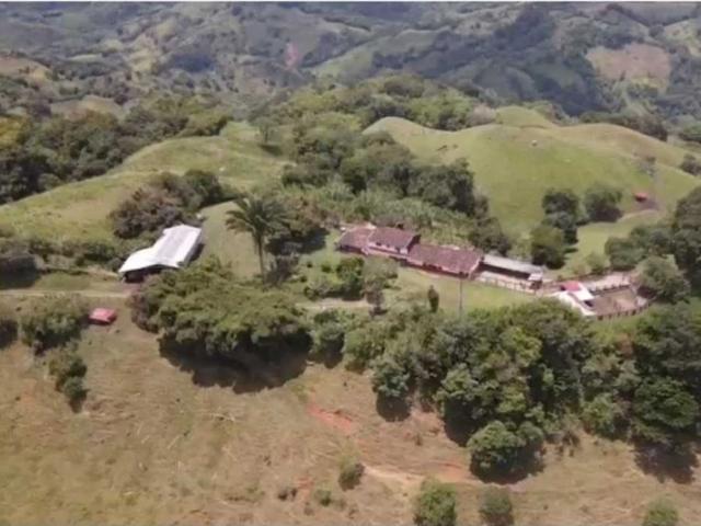 Cortijo de alto standing de 3072000 m2 en venta La Victoria, Departamento de Boyacá