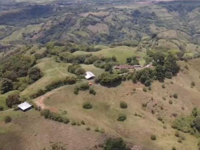 Cortijo de alto standing de 3072000 m2 en venta La Victoria, Departamento de Boyacá