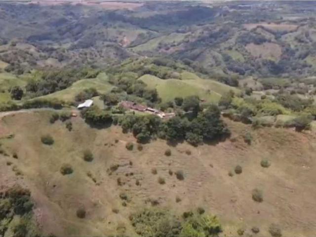 Cortijo de alto standing de 3072000 m2 en venta La Victoria, Departamento de Boyacá