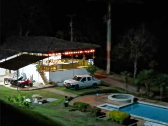 Cortijo de alto standing de 640000 m2 en venta La Victoria, Colombia