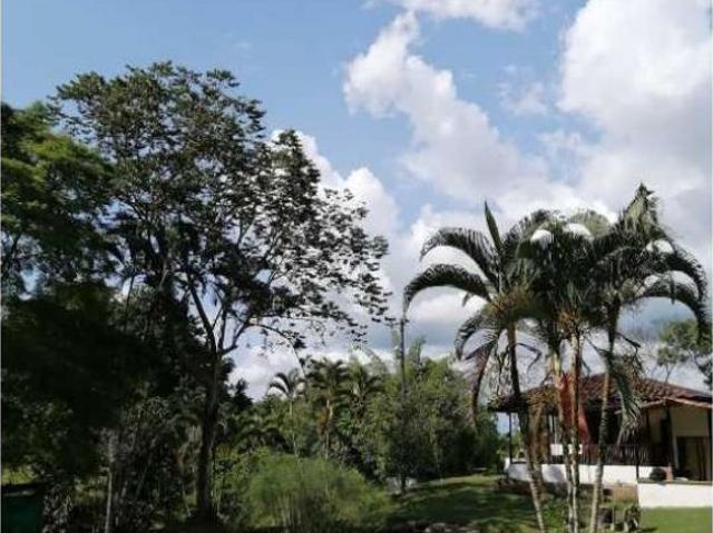 Cortijo de alto standing de 640000 m2 en venta La Victoria, Colombia
