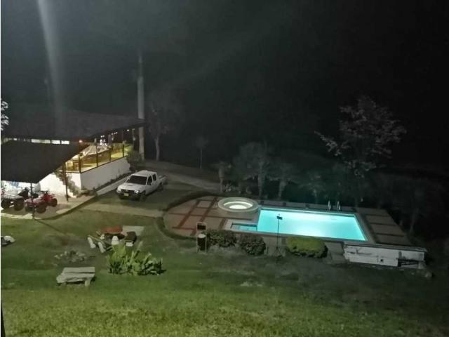 Cortijo de alto standing de 640000 m2 en venta La Victoria, Colombia