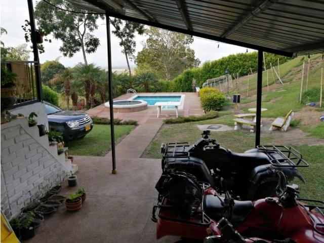 Cortijo de alto standing de 640000 m2 en venta La Victoria, Colombia