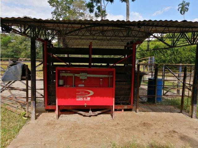 Cortijo de alto standing de 640000 m2 en venta La Victoria, Colombia