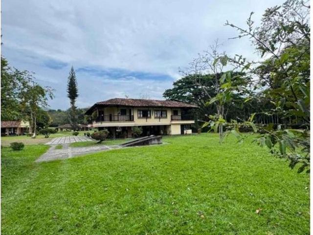 Cortijo de alto standing en venta La Virginia, Colombia