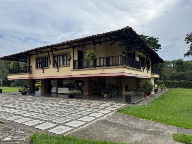 Cortijo de alto standing en venta La Virginia, Colombia
