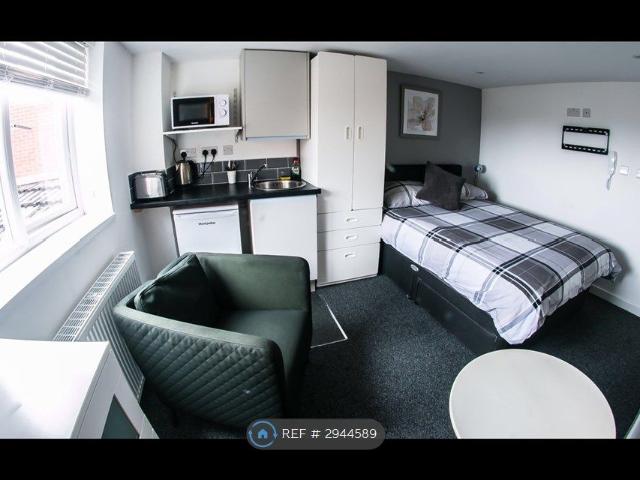 Studio for rent in Coseley, West Midlands