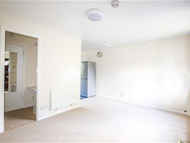 Apartment for rent in Hatching Green, Five Acres