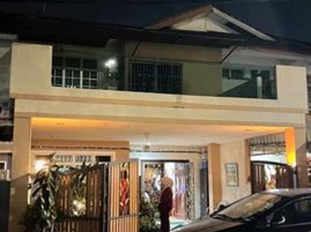 Terraced House for sale in Malaka