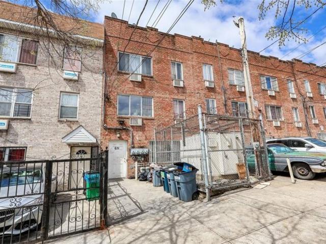 House for sale in The Bronx, Arverne