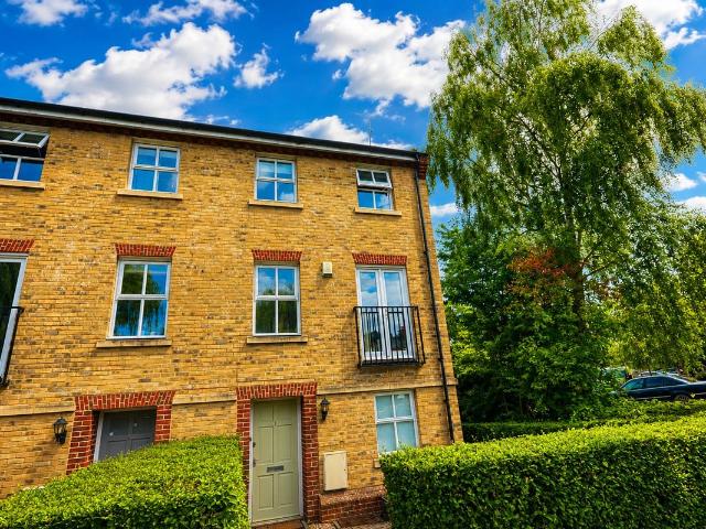 Apartment for rent in Ashlyns Estate, Pouchen End