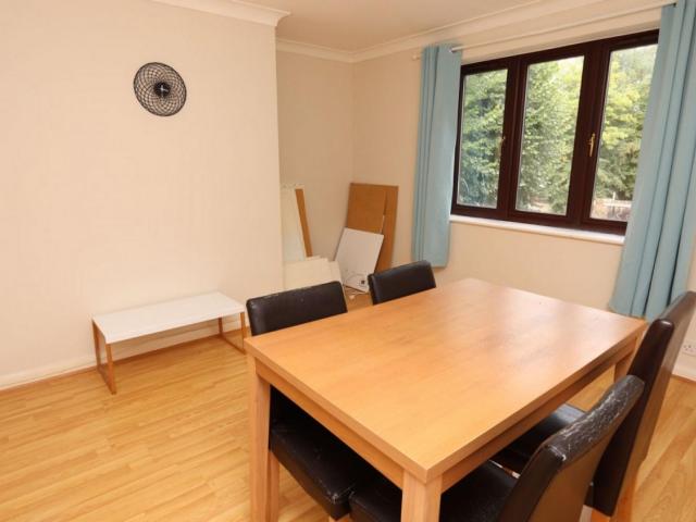 Apartment for rent in Brondesbury, Greater London