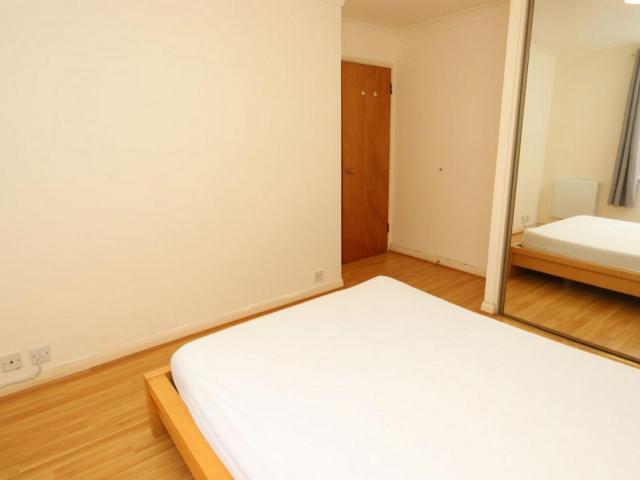 Apartment for rent in Brondesbury, Greater London
