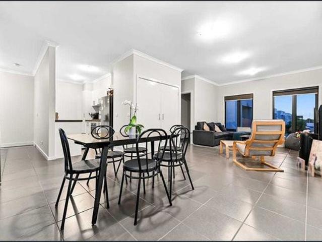 Townhouse for rent in Lochaven, Melbourne