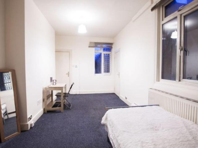 Room for rent in Kilburn, Greater London