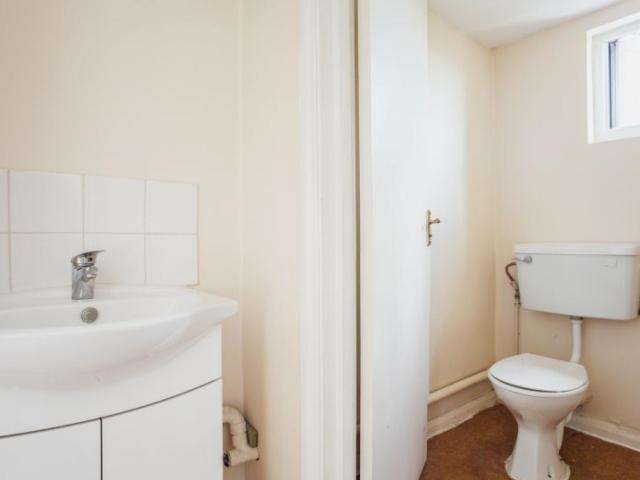 Room for rent in Kilburn, Greater London