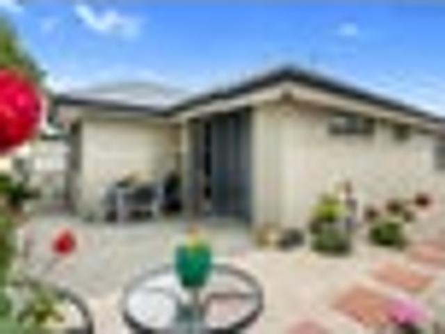 Apartment for sale in Chaslands, Canterbury