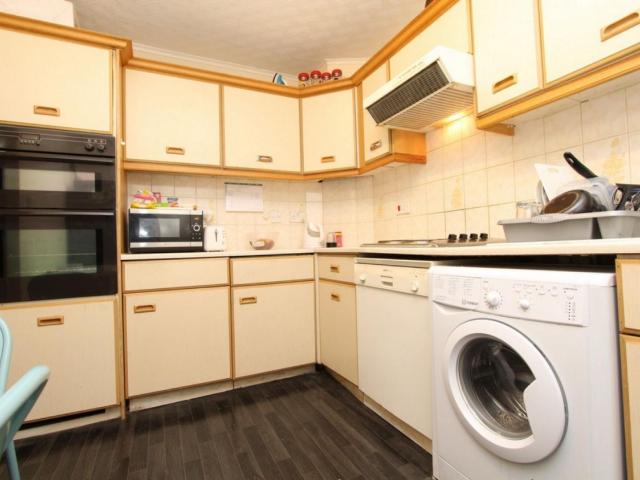 Room for rent in Poplar Grove, Greater London