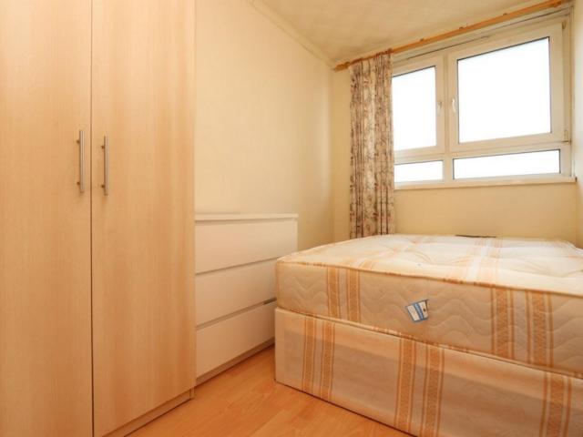 Room for rent in Poplar Grove, Greater London