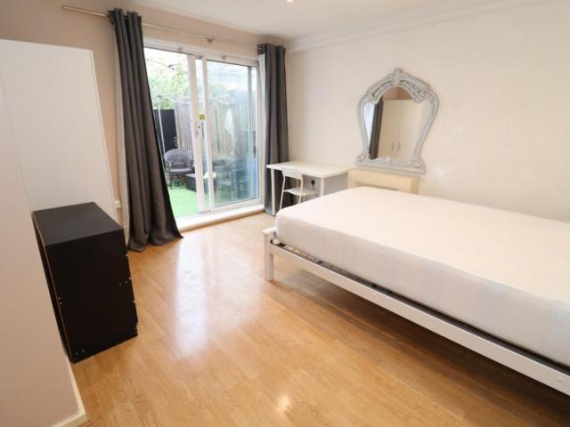 Room for rent in Bromley-by-Bow, Poplar Grove
