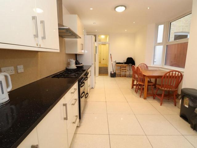 Room for rent in Charlton, Greater London