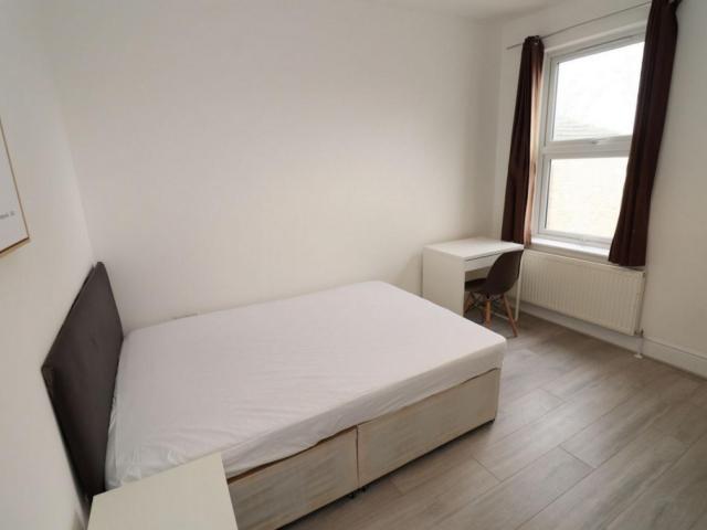 Room for rent in Charlton, Greater London