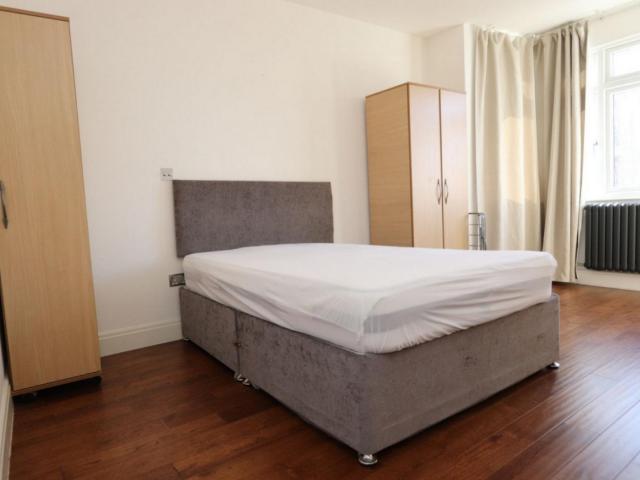 Room for rent in Scotch Estate, Greater London