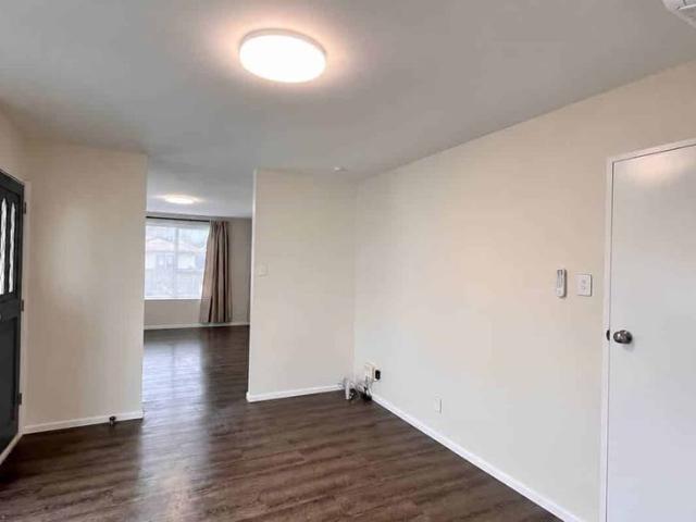 Apartment for rent in Chaslands, Canterbury