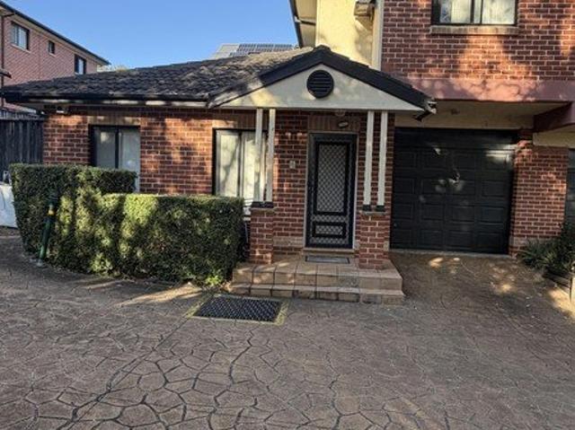 Townhouse for rent in Sydney, New South Wales