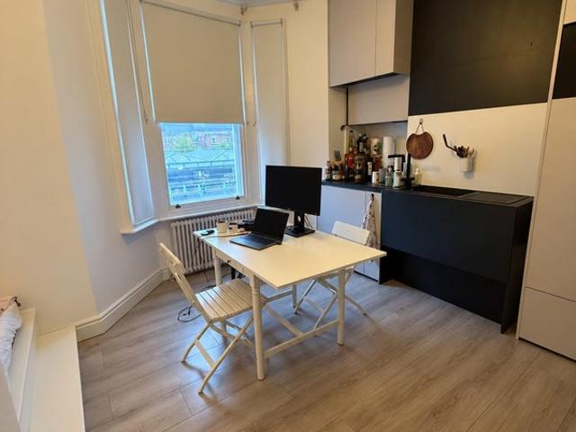 Studio for rent in Queen's Park, Greater London