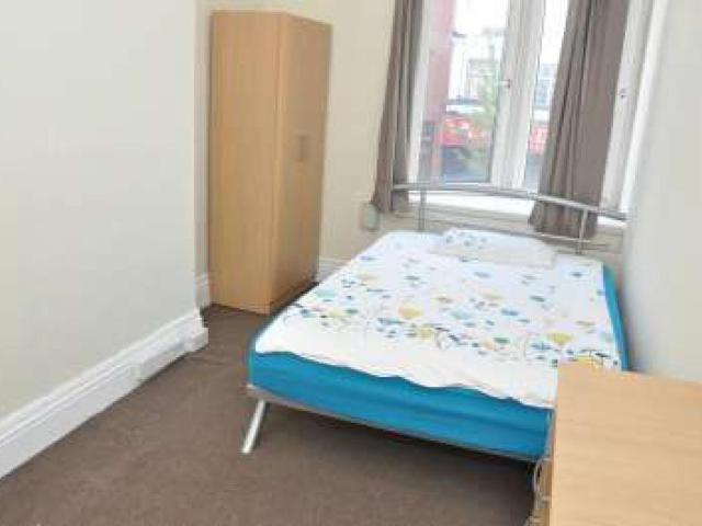 Room for rent in Kilburn, Greater London