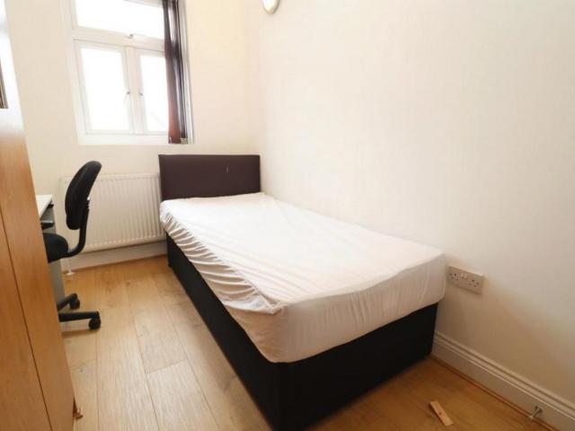 Room for rent in London Borough of Hounslow, Spring Grove