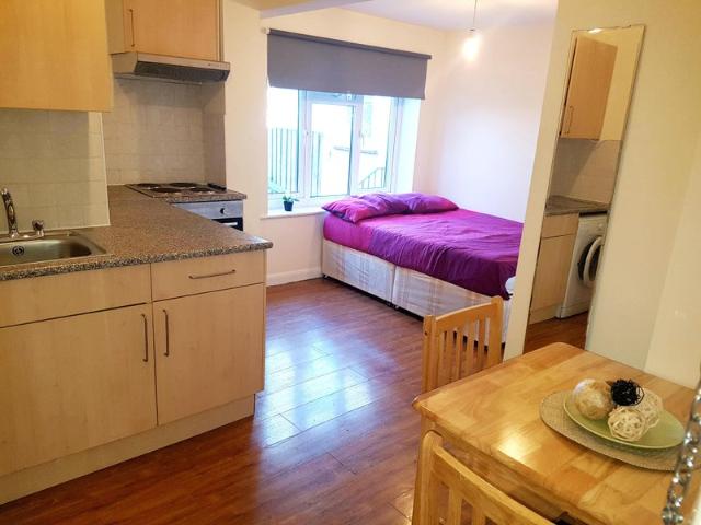 Studio for rent in Crouch End, Isle Of Man