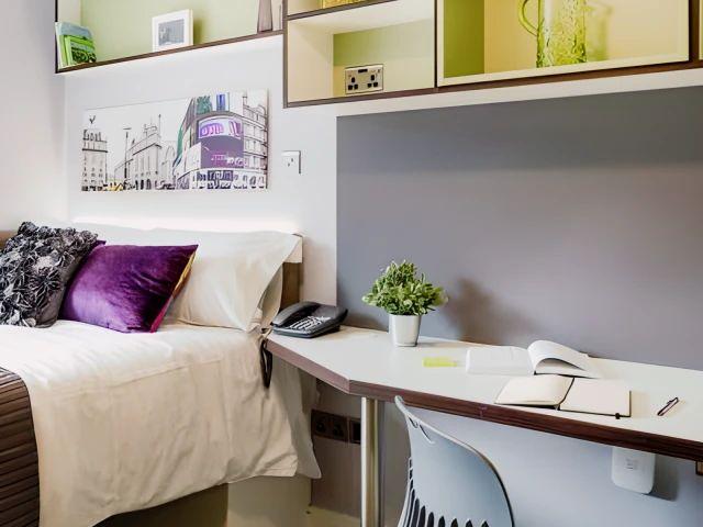 Studio for rent in Hyde Park, Leeds