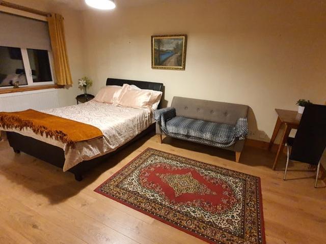 Studio for rent in Blinkbonny, Currie