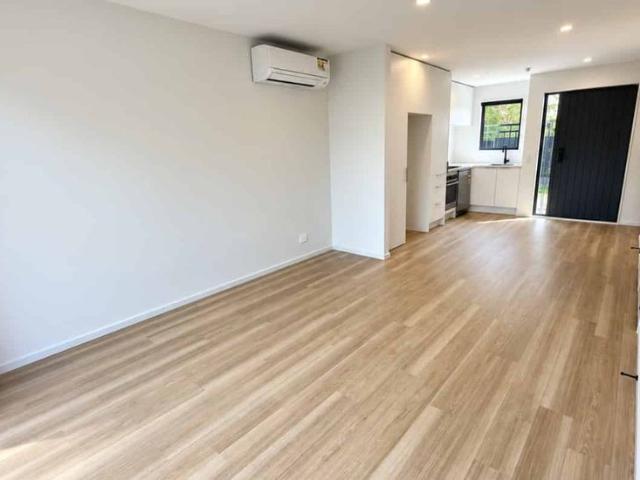 Townhouse for rent in Heathcote, Canterbury