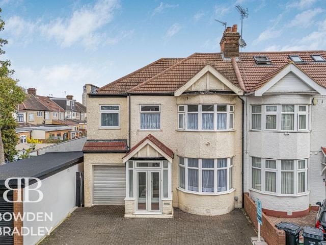 House for rent in Newbury Park, Greater London