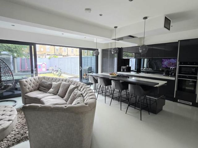 House for rent in Upton Park, Greater London