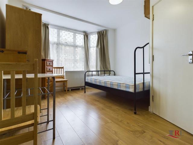 Room for rent in Brent Cross, Greater London