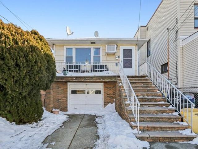 House for sale in Hudson, New Jersey