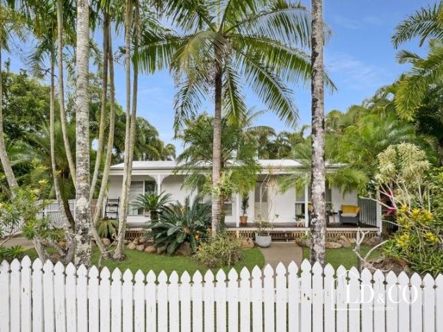 House for sale in Glenella