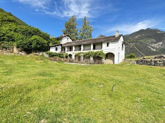 Villa Indipendente in vendita a Issogne, Aosta